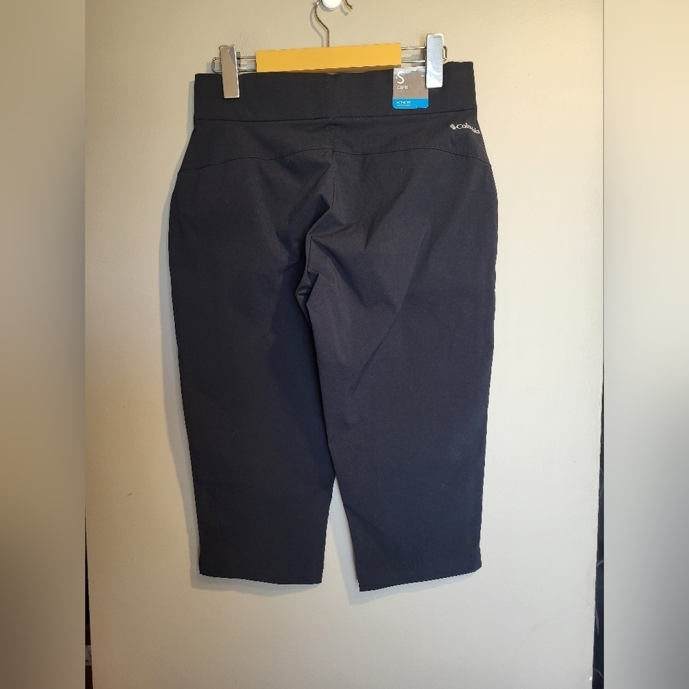 Columbia Womens Black Capris , Size Small (28)